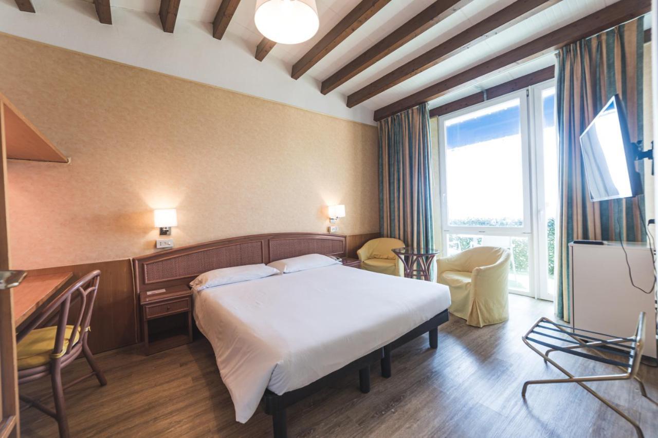 Hotel Santa Maria Chiavari Bagian luar foto
