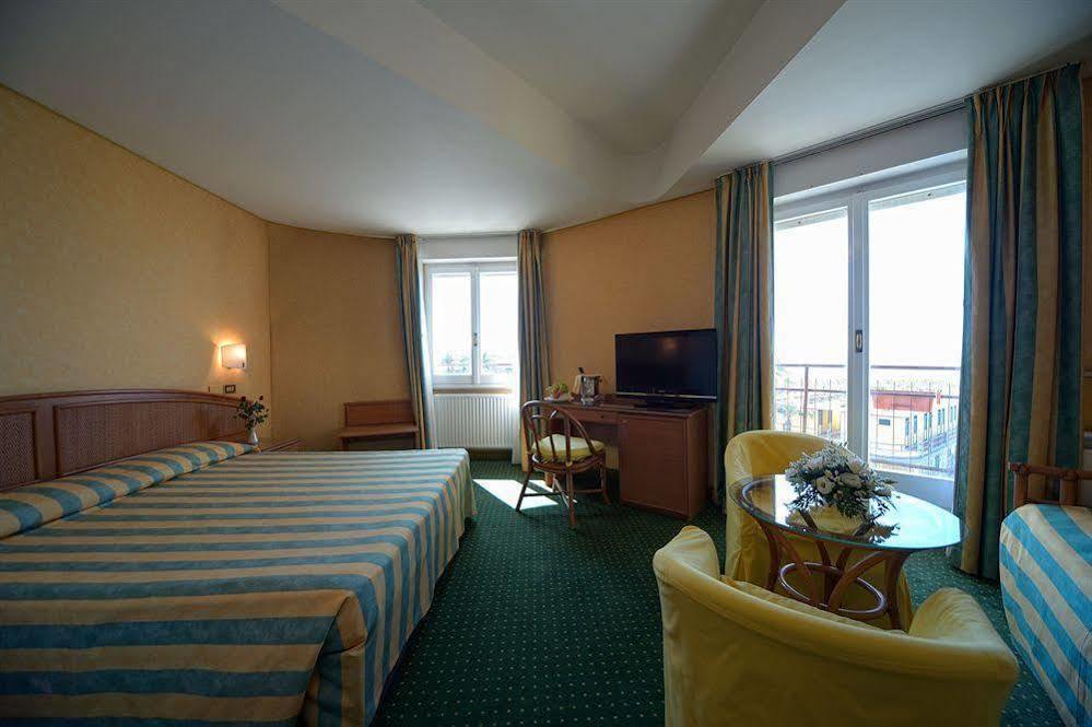 Hotel Santa Maria Chiavari Bagian luar foto
