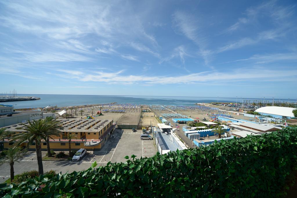 Hotel Santa Maria Chiavari Bagian luar foto